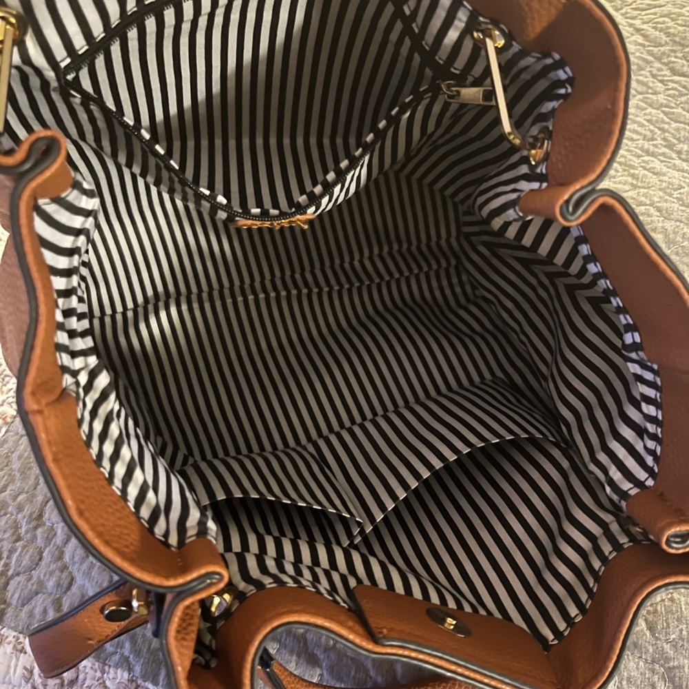 Alexis Bendel brown leather purse. - Picture 7 of 7